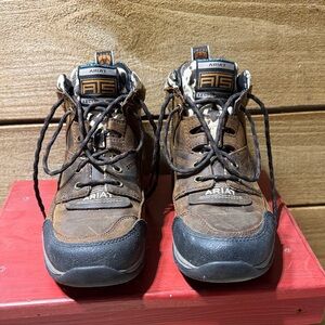 Ariat Wonen's Brown and Black waterproof Leather Boots Size 8